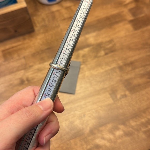 James Avery Sterling Silver Ring Adorned
Hearts Scroll Size 7.5 - Picture 4 of 4